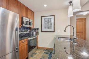 Capitol Peak Lodge 3205 & 3207 by Snowmass Mountain Lodging