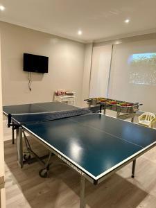 DPTO PLAYA GRANDE- 2 ADULTOS - 1 NIÑO-COCHERA-PILETA -Edificio de Categoría