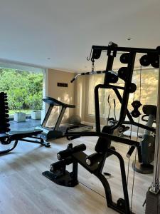 DPTO PLAYA GRANDE- 2 ADULTOS - 1 NIÑO-COCHERA-PILETA -Edificio de Categoría