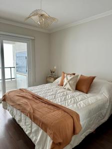 DPTO PLAYA GRANDE- 2 ADULTOS - 1 NIÑO-COCHERA-PILETA -Edificio de Categoría