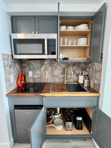 Balcony Ocean View ! WiFi - Pool - Gym - Parking