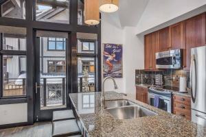 Capitol Peak Lodge 3512 & 3514 by Snowmass Mountain Lodging