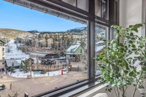 Capitol Peak Lodge 3512 & 3514 by Snowmass Mountain Lodging