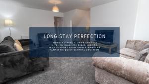 Free Driveway Parking 3 Double Bedroom House, Ideal for long term contractor, etc stays, 4 miles 11 mins drive to Nissan, 20 mins drive to Sunderland Newcastle, Fast WIFI - see Dwellcome Home Ltd site for assurance