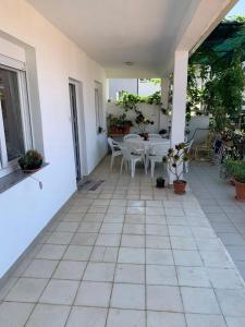 Two-Bedroom Apartment Standard room in Apartments Josip - with parking