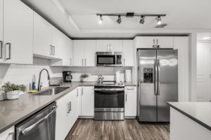 Comfort and Convenience 2BR Unit with Free Parking