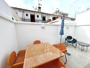 Juanito Maranon by 10Tosea 2 bedrooms