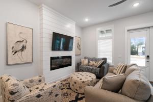 176 Grande Pointe Circle