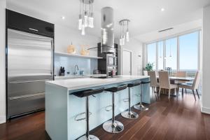 Stunning Two-Storey Lakeview Penthouse