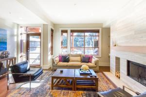 07 Fitzsimmons Walk