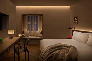 Guest Room, 1 King room in The Barcelona EDITION