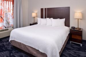 King Room room in Fairfield Inn & Suites by Marriott Cedar Rapids