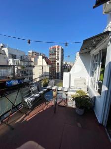 Elegante con amplio balcon terraza, en la mejor zona de recoleta