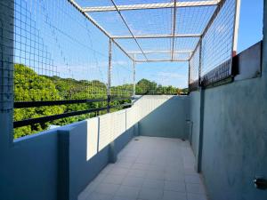 Simple, Spacious Home To Stay, 2Bedrooms 2 Toilet & Bath 1 car garage