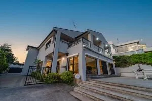 Private Paradise with Stunning Views - Taren Point