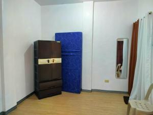 Simple, Spacious Home To Stay, 2Bedrooms 2 Toilet & Bath 1 car garage