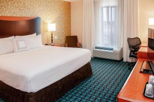 King Room room in Fairfield Inn and Suites by Marriott Colorado Springs North Air Force Academy