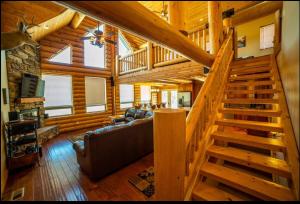 Duck Creek Cabin Pool Table and Close to National Parks