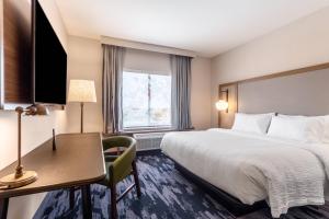 Guest Room, 1 King room in Fairfield Inn & Suites Dallas Arlington South