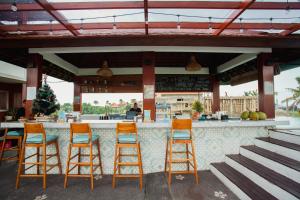 Swell Hotel, Pool Bar & Restaurant