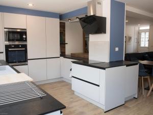 Maisons de vacances Maison de Ville avec Spa et Sauna pres d-Orleans - FR-1-590-547 : photos des chambres