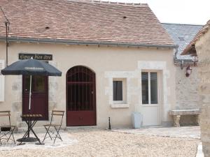 Maisons de vacances Maison de Ville avec Spa et Sauna pres d-Orleans - FR-1-590-547 : photos des chambres