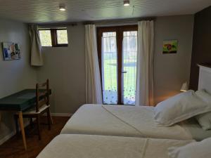 Maisons de vacances Longere de charme renovee, 2 chambres, proche Orleans - FR-1-590-553 : photos des chambres