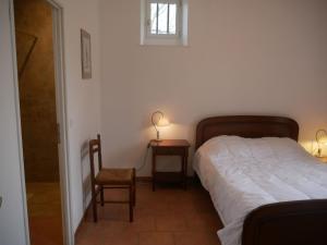 Maisons de vacances Gite calme en foret, proche Gien, 3 chambres et 2 salles d-eau - FR-1-590-555 : photos des chambres