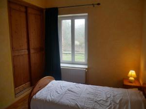 Maisons de vacances Gite calme en foret, proche Gien, 3 chambres et 2 salles d-eau - FR-1-590-555 : photos des chambres