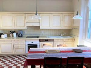 Maison bretonne face à la mer avec WIFI et parking à Trégastel - FR-1-368-442