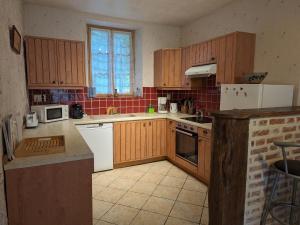Maisons de vacances Gite calme pres de Meung-sur-Loire avec jardin et terrasse - FR-1-590-537 : photos des chambres