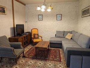 Maisons de vacances Gite calme pres de Meung-sur-Loire avec jardin et terrasse - FR-1-590-537 : photos des chambres