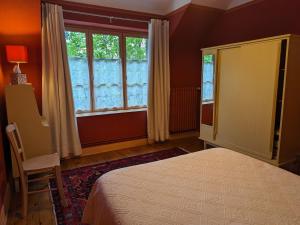 Maisons de vacances Gite calme pres de Meung-sur-Loire avec jardin et terrasse - FR-1-590-537 : photos des chambres