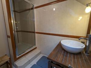 Maisons de vacances Gite calme pres de Meung-sur-Loire avec jardin et terrasse - FR-1-590-537 : photos des chambres