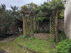 Maisons de vacances Gite calme pres de Meung-sur-Loire avec jardin et terrasse - FR-1-590-537 : photos des chambres