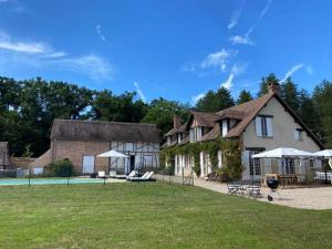 Maisons de vacances Evasion Sologne : Maison de charme, piscine privee, animaux permis - FR-1-590-556 : photos des chambres