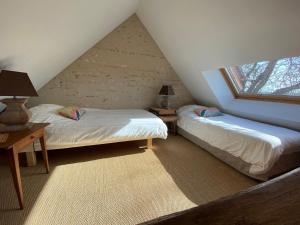 Maisons de vacances Gite charmant sur Loire avec terrasse en nature - FR-1-590-545 : photos des chambres