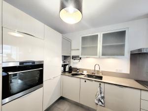 T3 moderne avec clim et wifi, proche port et mer, box fermé - FR-1-794-157