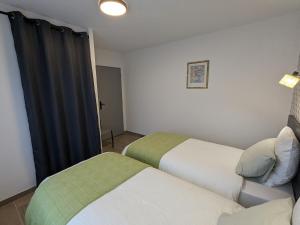 Maisons de vacances Maison renovee avec jardin et parking, proche Orleans, animaux acceptes - FR-1-590-561 : photos des chambres