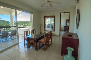 1063 - Cruz Del Mar M302