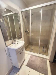 Comfy master room in Bruce, ACT