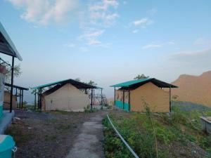 Mountain Whisper Camp & Cafe