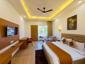 Creek Wood Resort Jim Corbett