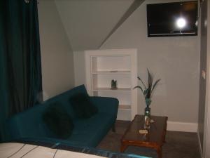 Family Room with Private Bathroom room in Jacobite Rose