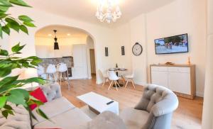 B35 - Deluxe Spacious Apartment Old Town-Free Parking