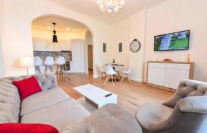 B35 - Deluxe Spacious Apartment Old Town-Free Parking