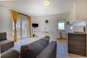 Apartments & Rooms Laganini SARA