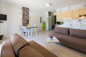 Apartments & Rooms Laganini SARA