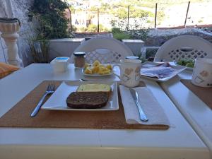 La Casa del Barranco que mira al Pico