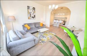 B32 - Spacious Deluxe Apartment Old Town-Free Parking